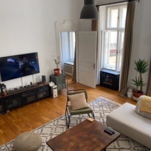 BACHELOR FLAT